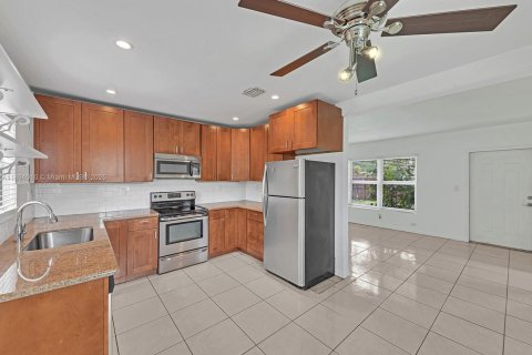 House in Fort Lauderdale, Florida 3 bedrooms, 100.33 sq.m. № 1946614 - photo 17
