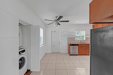 House in Fort Lauderdale, Florida 3 bedrooms, 100.33 sq.m. № 1946614 - photo 13