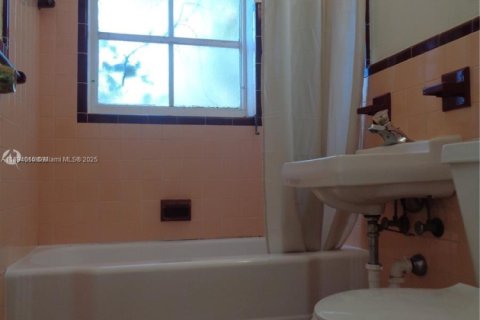 House in Fort Lauderdale, Florida 3 bedrooms, 100.33 sq.m. № 1946614 - photo 30