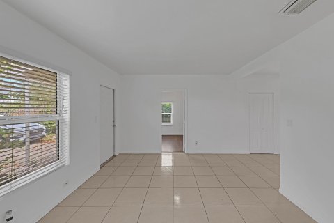 House in Fort Lauderdale, Florida 3 bedrooms, 100.33 sq.m. № 1946614 - photo 9