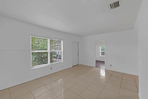 House in Fort Lauderdale, Florida 3 bedrooms, 100.33 sq.m. № 1946614 - photo 8