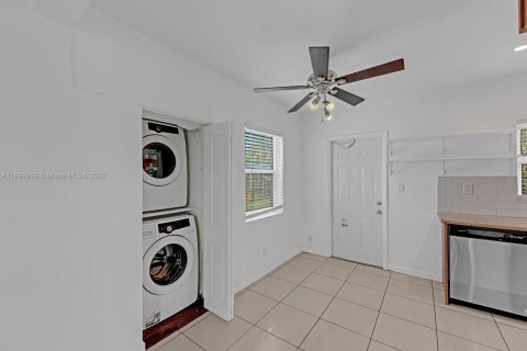 House in Fort Lauderdale, Florida 3 bedrooms, 100.33 sq.m. № 1946614 - photo 14