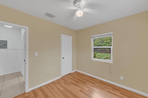House in Fort Lauderdale, Florida 3 bedrooms, 100.33 sq.m. № 1946614 - photo 27