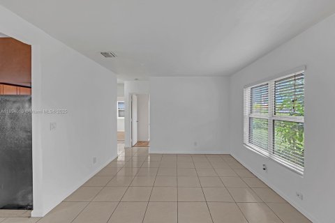 House in Fort Lauderdale, Florida 3 bedrooms, 100.33 sq.m. № 1946614 - photo 6