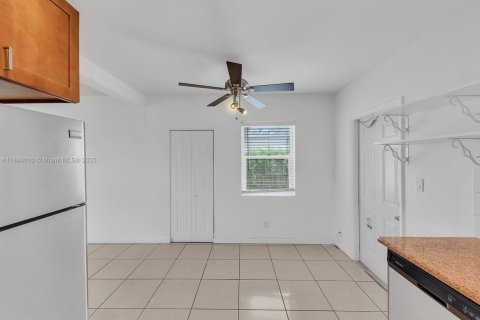 House in Fort Lauderdale, Florida 3 bedrooms, 100.33 sq.m. № 1946614 - photo 19