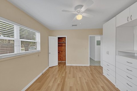House in Fort Lauderdale, Florida 3 bedrooms, 100.33 sq.m. № 1946614 - photo 25