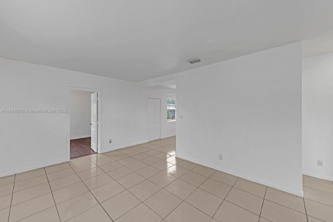 House in Fort Lauderdale, Florida 3 bedrooms, 100.33 sq.m. № 1946614 - photo 10