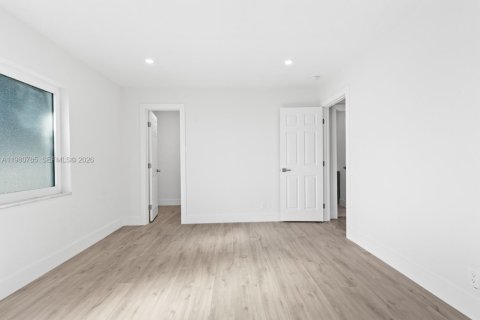 House in Margate, Florida 4 bedrooms, 205.13 sq.m. № 2044314 - photo 24