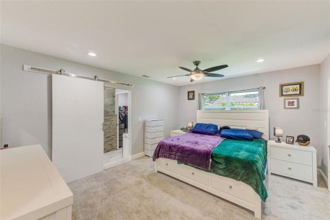 House in Saint Petersburg, Florida 4 bedrooms, 192.31 sq.m. № 1838949 - photo 17