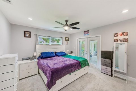 House in Saint Petersburg, Florida 4 bedrooms, 192.31 sq.m. № 1838949 - photo 18