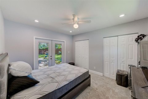 House in Saint Petersburg, Florida 4 bedrooms, 192.31 sq.m. № 1838949 - photo 28