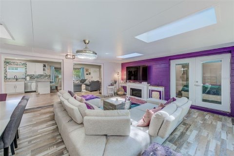 House in Saint Petersburg, Florida 4 bedrooms, 192.31 sq.m. № 1838949 - photo 14
