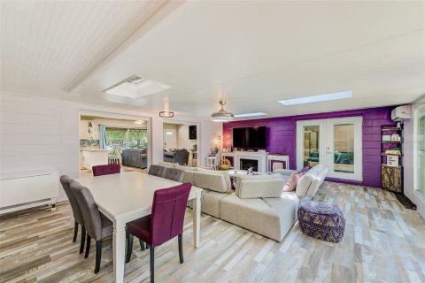 House in Saint Petersburg, Florida 4 bedrooms, 192.31 sq.m. № 1838949 - photo 13