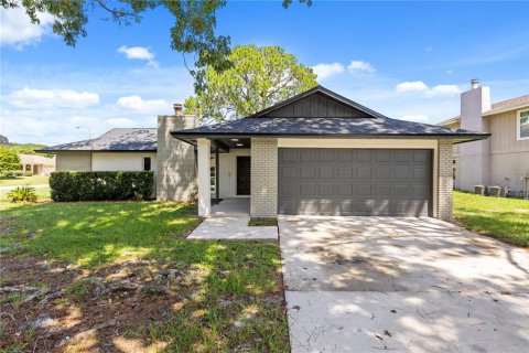 House in Orlando, Florida 4 bedrooms, 156.08 sq.m. № 2303224