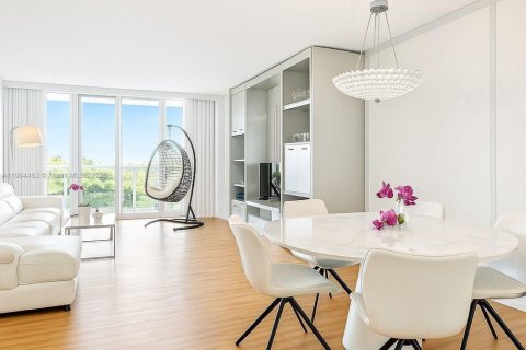 Condominio en alquiler en Sunny Isles Beach, Florida, 2 dormitorios, 141.3 m2 № 1955453 - foto 1