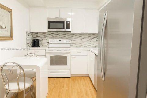 Condominio en alquiler en Sunny Isles Beach, Florida, 2 dormitorios, 141.3 m2 № 1955453 - foto 4