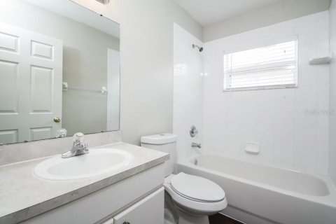 House in Riverview, Florida 3 bedrooms, 119.47 sq.m. № 1914639 - photo 12