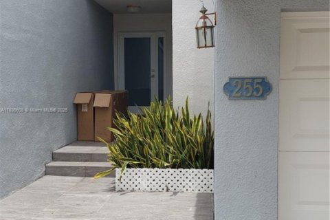 Adosado en alquiler en Sunny Isles Beach, Florida, 3 dormitorios, 210.42 m2 № 1818353 - foto 2