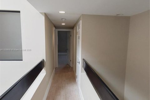 Adosado en alquiler en Sunny Isles Beach, Florida, 3 dormitorios, 210.42 m2 № 1818353 - foto 9