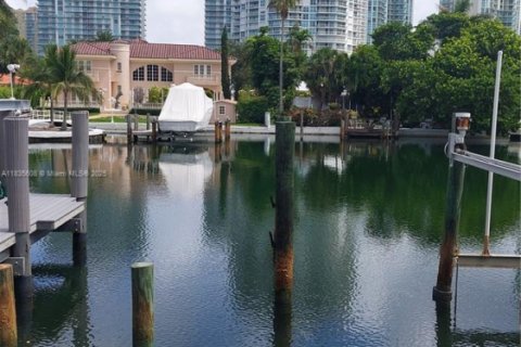 Adosado en alquiler en Sunny Isles Beach, Florida, 3 dormitorios, 210.42 m2 № 1818353 - foto 4