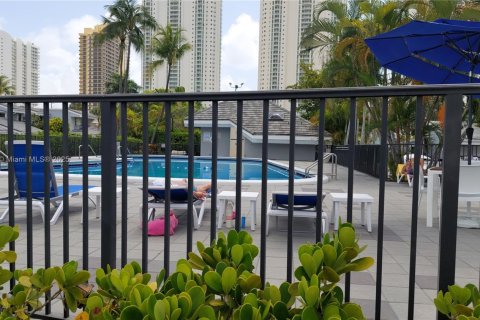 Adosado en alquiler en Sunny Isles Beach, Florida, 3 dormitorios, 210.42 m2 № 1818353 - foto 25