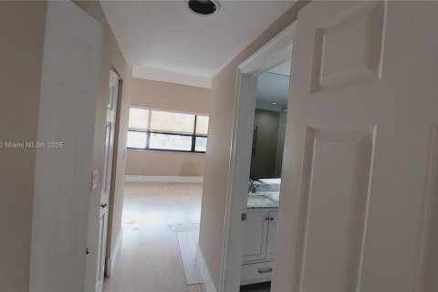 Adosado en alquiler en Sunny Isles Beach, Florida, 3 dormitorios, 210.42 m2 № 1818353 - foto 17