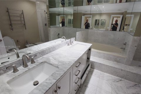 Adosado en alquiler en Sunny Isles Beach, Florida, 3 dormitorios, 210.42 m2 № 1818353 - foto 18