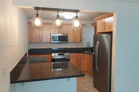 Adosado en alquiler en Sunny Isles Beach, Florida, 3 dormitorios, 210.42 m2 № 1818353 - foto 29