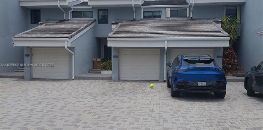 Adosado en Sunny Isles Beach, Florida 3 dormitorios, 210.42 m2 № 1818353