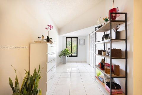 House in Miami, Florida 4 bedrooms, 140.84 sq.m. № 1890734 - photo 10