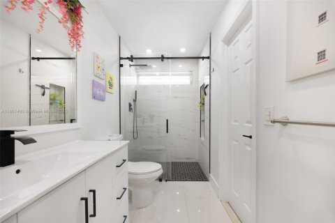 House in Miami, Florida 4 bedrooms, 140.84 sq.m. № 1890734 - photo 12