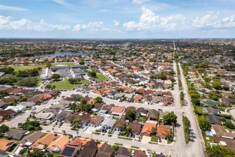 House in Miami, Florida 4 bedrooms, 140.84 sq.m. № 1890734 - photo 28
