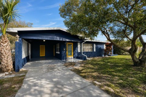 House in Winter Haven, Florida 4 bedrooms, 168.71 sq.m. № 2318667 - photo 15
