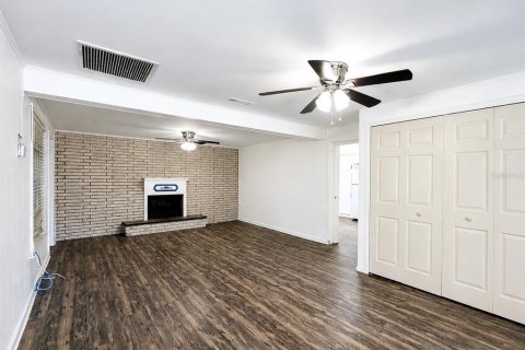 House in Winter Haven, Florida 4 bedrooms, 168.71 sq.m. № 2318667 - photo 4
