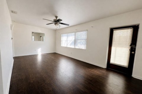 House in Winter Haven, Florida 4 bedrooms, 168.71 sq.m. № 2318667 - photo 20