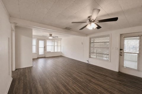 House in Winter Haven, Florida 4 bedrooms, 168.71 sq.m. № 2318667 - photo 3