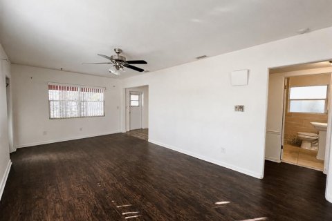 House in Winter Haven, Florida 4 bedrooms, 168.71 sq.m. № 2318667 - photo 22