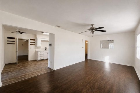 House in Winter Haven, Florida 4 bedrooms, 168.71 sq.m. № 2318667 - photo 21