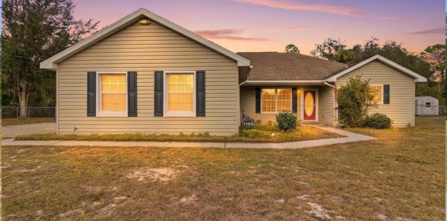 Villa ou maison à Dunnellon, Floride 3 chambres, 144.37 m2 № 2135170