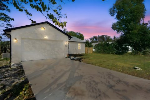 Villa ou maison à Orlando, Floride 4 chambres, 138.98 m2 № 2147595