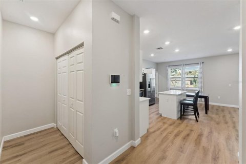 Villa ou maison à vendre à Orlando, Floride: 4 chambres, 138.98 m2 № 2147595 - photo 4