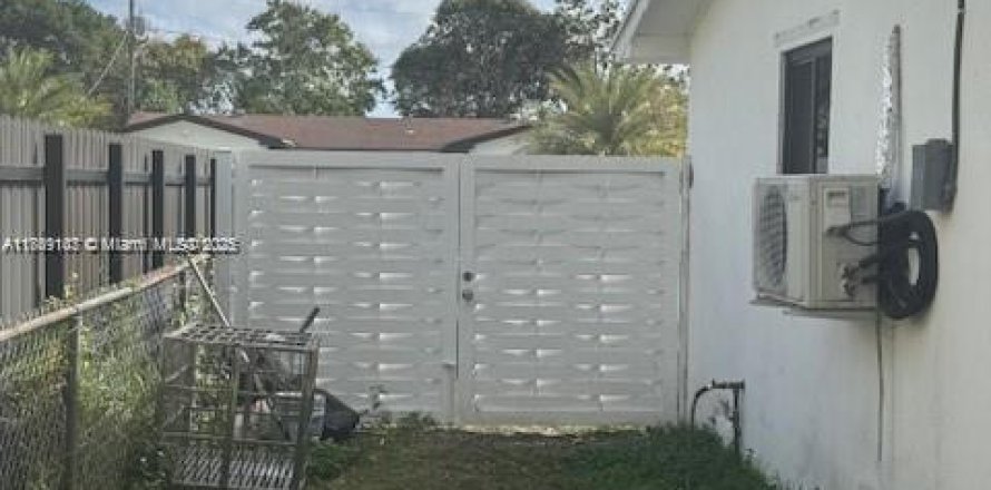 Villa ou maison à Miami, Floride 3 chambres, 157.93 m2 № 1979390