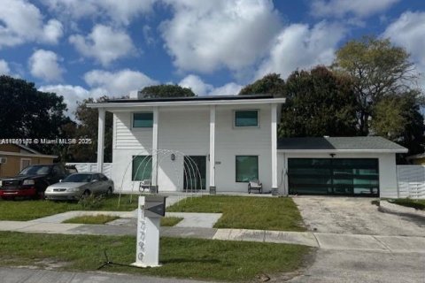 Villa ou maison à louer à Miami, Floride: 3 chambres, 157.93 m2 № 1979390 - photo 11