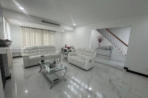 Villa ou maison à louer à Miami, Floride: 3 chambres, 157.93 m2 № 1979390 - photo 7