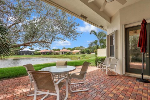 House in Boynton Beach, Florida 3 bedrooms, 211.26 sq.m. № 2146196 - photo 29