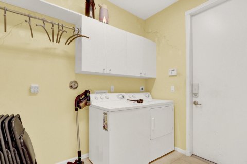 House in Boynton Beach, Florida 3 bedrooms, 211.26 sq.m. № 2146196 - photo 10