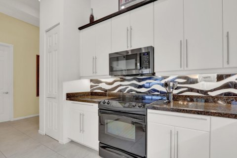 House in Boynton Beach, Florida 3 bedrooms, 211.26 sq.m. № 2146196 - photo 25