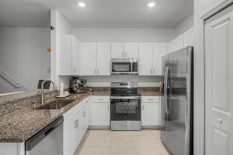 Townhouse in San Antonio, Florida 3 bedrooms, 154.78 sq.m. № 2117597 - photo 9