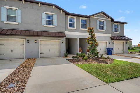 Townhouse in San Antonio, Florida 3 bedrooms, 154.78 sq.m. № 2117597 - photo 11