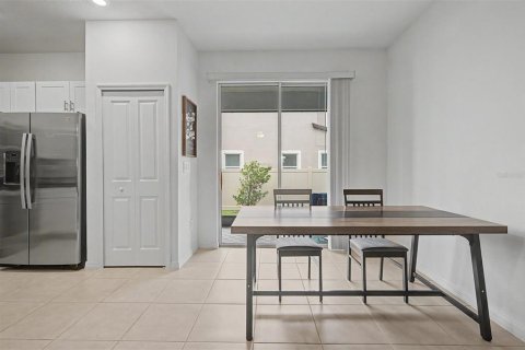Townhouse in San Antonio, Florida 3 bedrooms, 154.78 sq.m. № 2117597 - photo 24